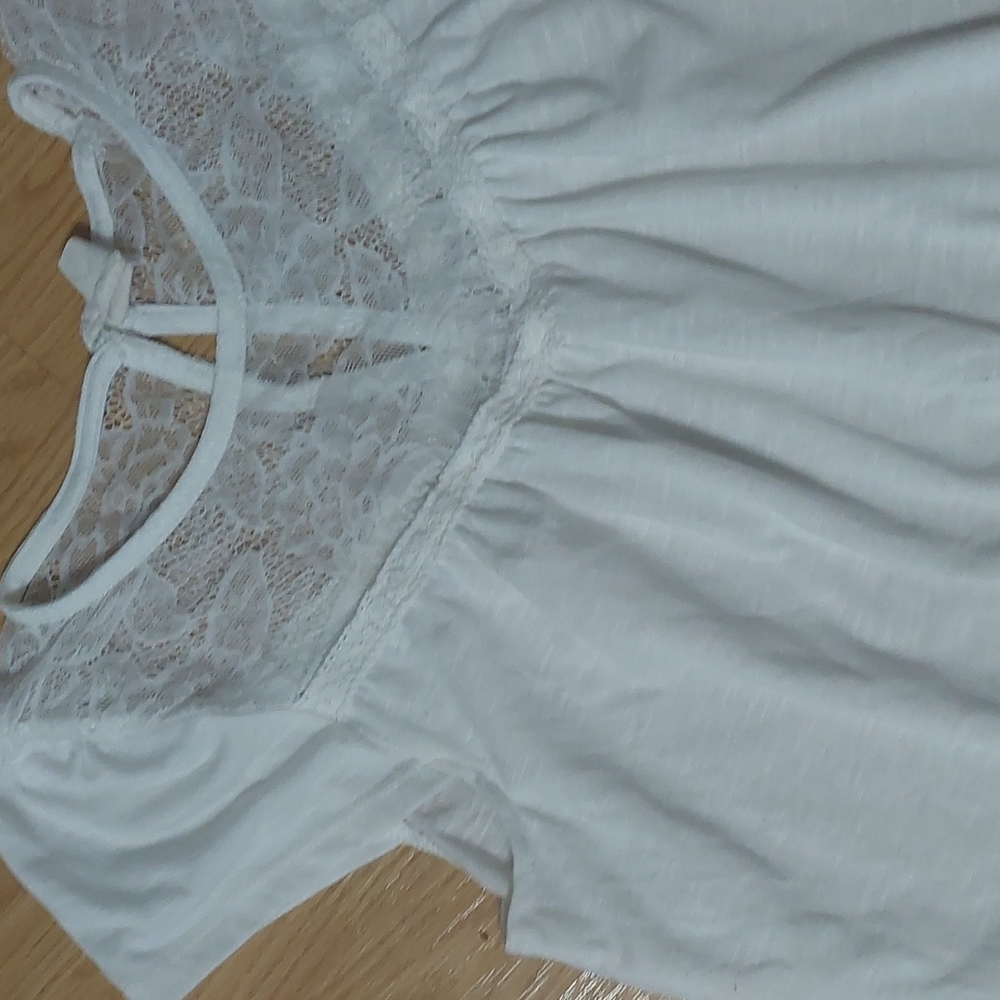 Lacy tee - Picture 2 of 9